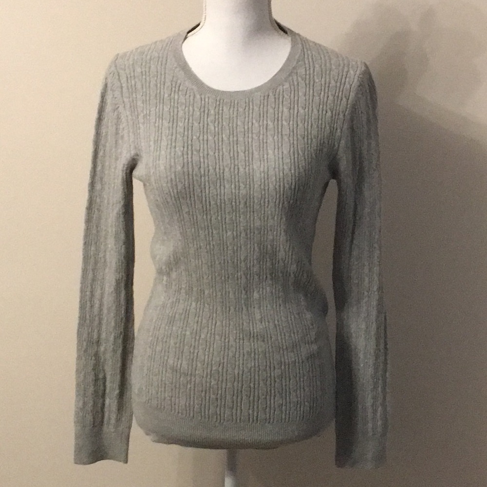 GAP Women’s Crew Neck Cable Sweater